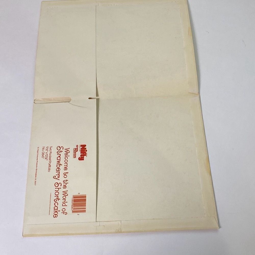 Lot of 6 Strawberry Shortcake pocket folders 1980 St Regis - Picture 4 of 16